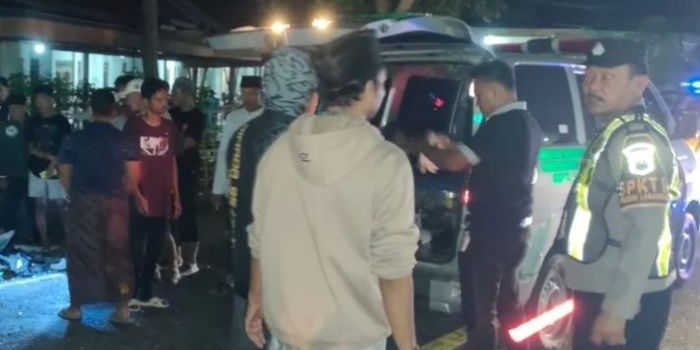 Anggota Satlantas Polres Pamekasan tiba di lokasi kecelakaan