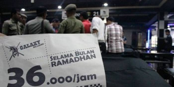 harga tiket di hiburan yang semestinya tutup saat Ramadan. foto:rusmiyanto/BANGSAONLINE