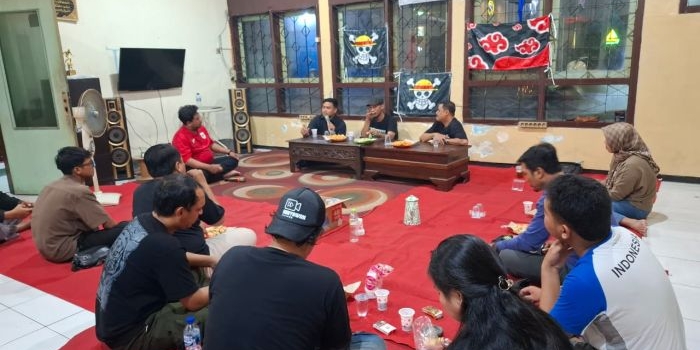 forum-wartawan-sidoarjo-gelar-diskusi-polemik-bendera-one-piece-prespektif-hukum-dan-sosial