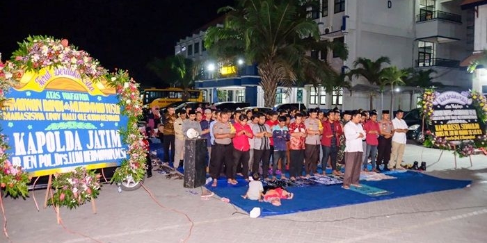 IMM Sidoarjo bersama Kapolres dan Dandim saat melaksanakan Salat Gaib.