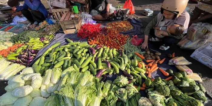 harga-sembako-jatim-minggu-18-mei-2025-cabai-besar-rp28-074kg-ayam-kampung-rp67-953kg