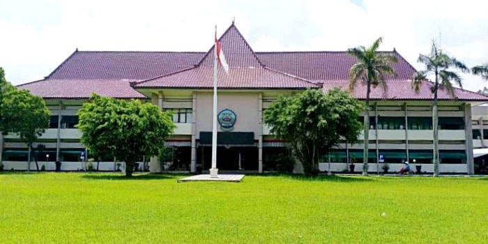 apbd-2025-kabupaten-bangkalan-susut-rp100-miliar-akibat-efisiensi-bupati-fokus-pada-program-ini