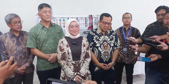 Menteri Tenaga Kerja Ida Fauziah menghadiri Soft Launching SMK Asy-Syarif di Desa Brangkal Kecamatan Sooko Kabupaten Mojokerto, Sabtu (22/6/2024). Foto: ROCHMAT SAIFUL ARIS/ BANGSAONLINE