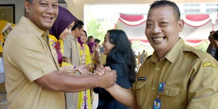 Bupati MKP berhalal bihalal dengan karyawan Pemda. foto: YUDI EP/ BANGSAONLINE