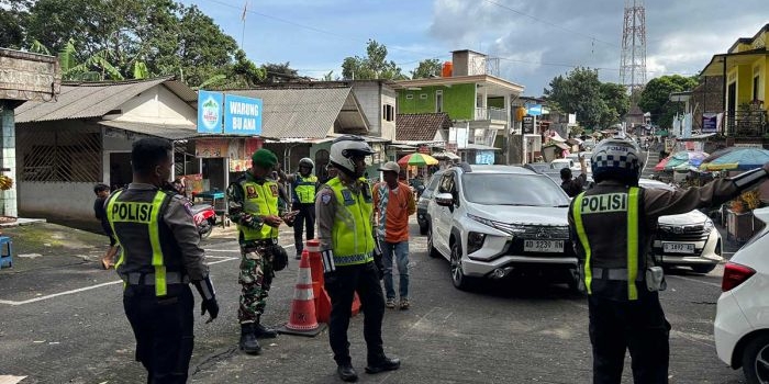 libur-natal-arus-wisata-pasuruan-padat-di-taman-safari-dan-jalur-bromo