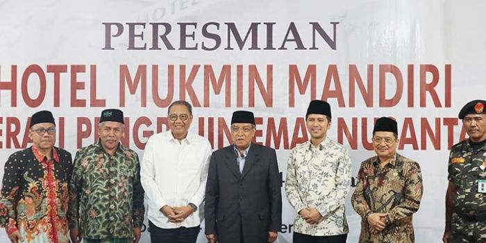 Wagub Jatim Emil Dardak bersama Menteri Koperasi dan UMKM, A.A.G.N. Pispayoga, Ketua Umum PBNU, KH. Said Aqil Siradj dan Ketua PWNU Jatim, KH. Marzuki Mustamar saat menghadiri peresmian Hotel Mukmin Mandiri dan Launching Koperasi Pengrajin Emas Nusantara di Jl. Perak Timur 404 Surabaya, Rabu (4/9). foto: ist