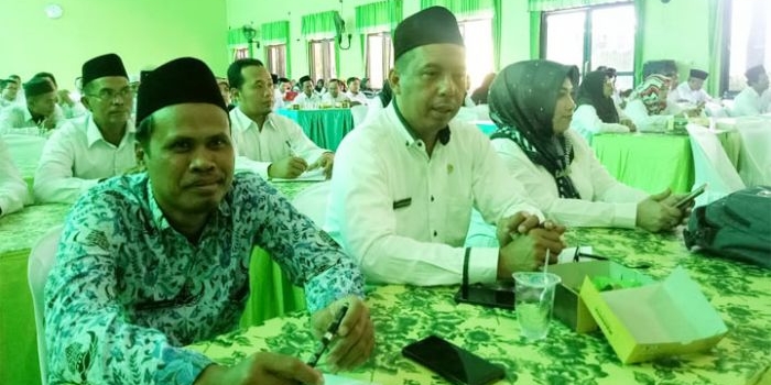 Peserta workshop literasi K13 menerima materi dari Kemenag Tuban.