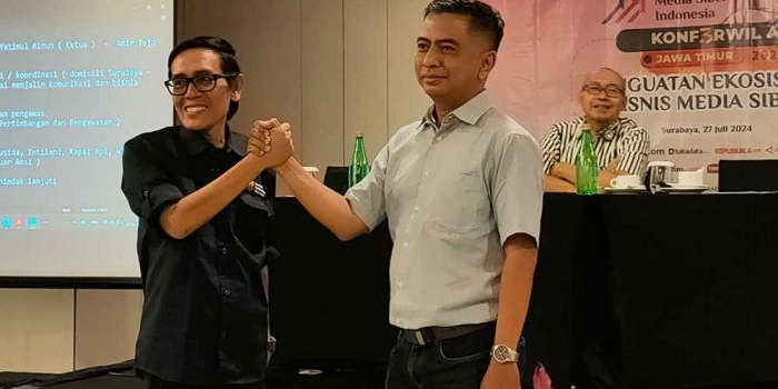 Yatimul Ainun (kiri) dan Amir Tejo terpilih sebagai Ketua dan Sekretaris AMSI Jatim periode 2024-2028 dalam Konferwil yang digelar di Whiz Luxe Hotel Spazio Surabaya, Sabtu (27/7/2024).