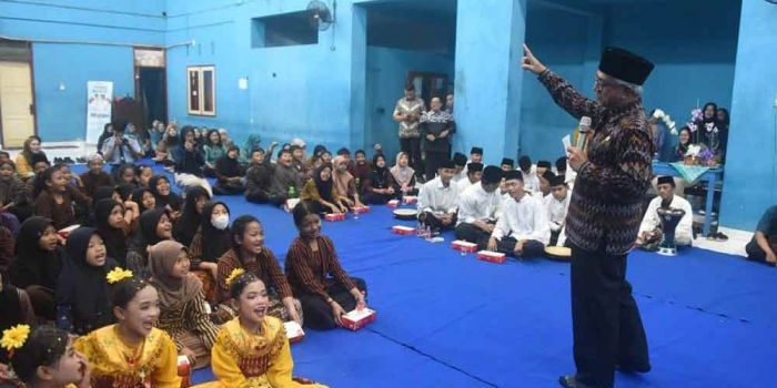 hadiri-peringatan-hari-anak-di-bandar-kidul-gus-qowim-anak-anak-kota-kediri-harus-berakhak-baik