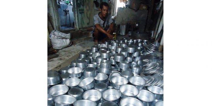 Salah satu rumah warga yang menekuni usaha kerajinan panci. foto: eky nur hadi/harian bangsa
