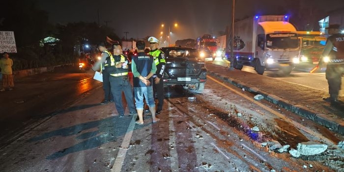 tertimpa-tiang-pju-beraliran-listrik-pemotor-di-krian-sidoarjo-tewas