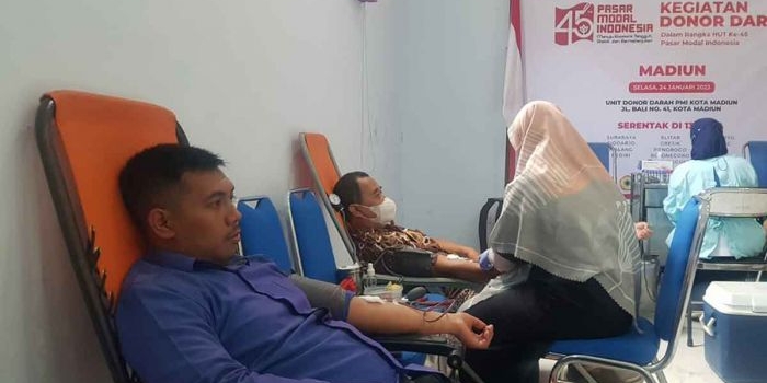 Kegiatan donor darah dalam rangka HUT ke-45 PMI.