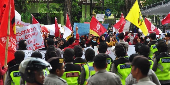 Ratusan mahasiswa saat menggelar aksi menolak UU KPK hasil revisi dan RUU KUHP.