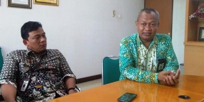 Kepala Seksi Bimbingan Ekstensifikasi Kanwil DJP Jatim II, Agung Riyanto (baju hijau).