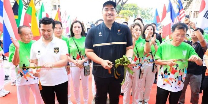 wagub-emil-dampingi-menpora-resmikan-graha-padel-club-surabaya