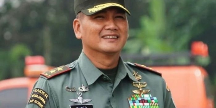 mendadak-letjen-tni-kunto-putra-mantan-wapres-try-sutrisno-batal-dimutasi