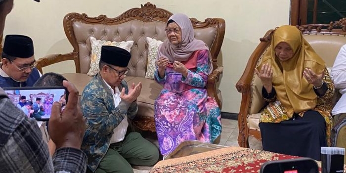 Muhaimin Iskandar saat mengunjungi sang Ibunda di Denanyar, Jombang.