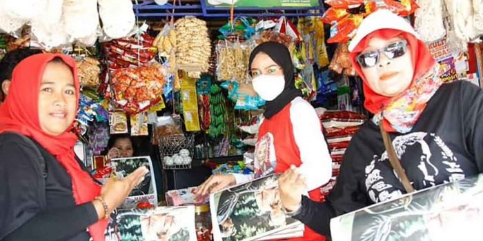 Sosialisasi program Ganjar-Mahfud di Gubeng, Surabaya.