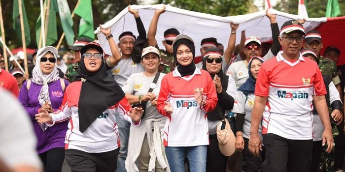 bersama-ratusan-pemuda-pemudi-vinanda-ikut-kirab-merah-putih-peringati-hut-ke-80-kemerdekaan-ri