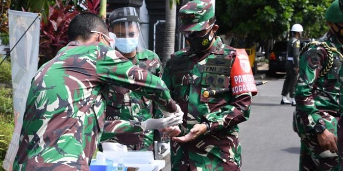 Pangdam V/Brawijaya, Mayjen TNI Suharyanto saat melakukan kunjungan ke Makorem 083/Baladhika Jaya.