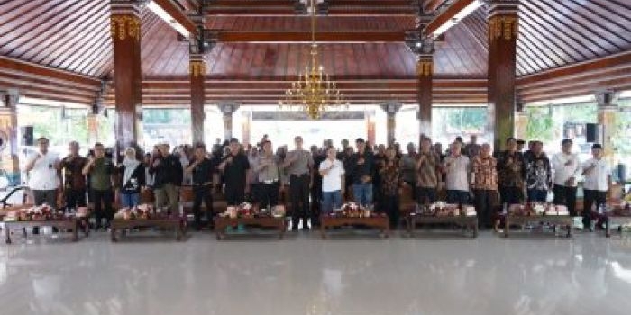 pwmr-peringati-hpn-2026-di-pendopo-mojokerto-serahkan-10-penghargaan