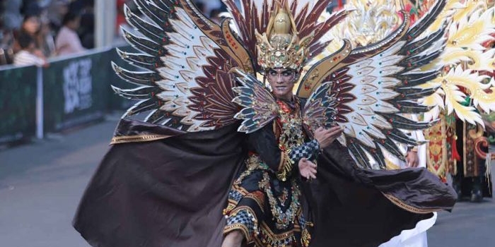 waci-2025-tampilkan-keindahan-budaya-nusantara-dalam-parade-spektakuler