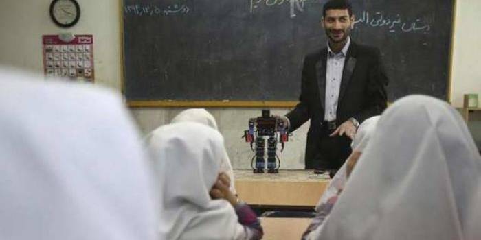 Ilustrasi: Para siswa wanita dalam kelas di Iran. Foto: alarabiya.net/merdeka.com