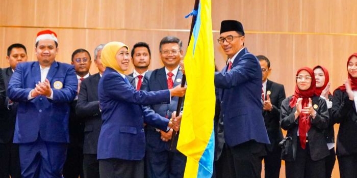 khofifah-lantik-pengurus-ika-fh-unair-ajak-alumni-buka-akses-magang-dan-jejaring-bagi-mahasiswa