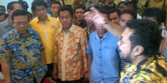 Suasana tegang dalam Munas Golkar. Rowis Raweyai bersama anak buahnya berteriak-teriak di ruang rapat pleno. Foto: merdeka.com