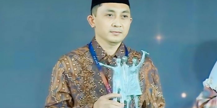 Prof Setiyo Gunawan ST PhD IPM dari ITS (kiri) saat diumumkan sebagai penerima penghargaan BI Award 2024