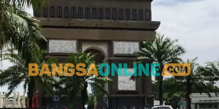 Monumen SLG Kediri yang jadi Ikon wisata di Kabupaten Kediri, selain Gunung Kelud. Foto: Muji Harjita/BANGSAONLINE