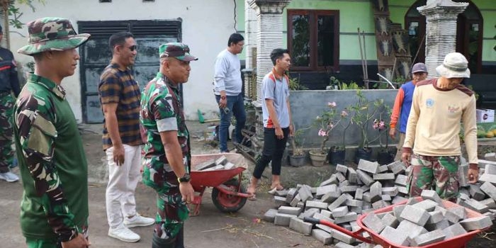 Dansatgas TMMD Sidoarjo saat melakukan peninjauan di Desa Penambangan, Kecamatan Balongbendo. Foto: Ist