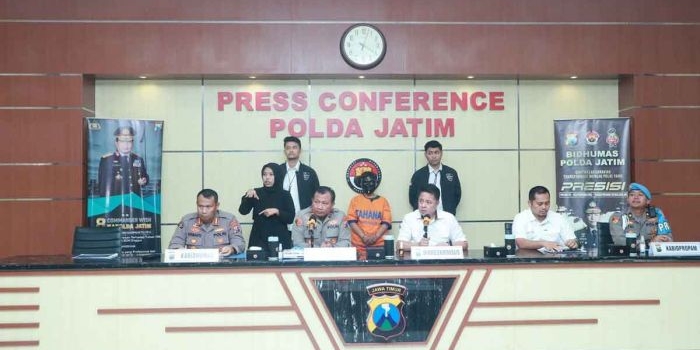Ditreskrimsus Polda Jatim dan Kapolda Jatim ungkap emak-emak tipu investasi ilegal.