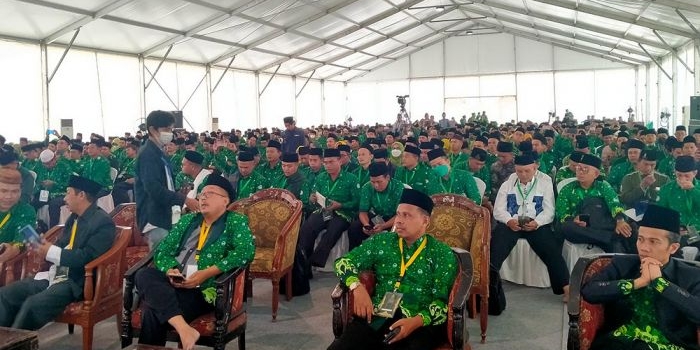Peserta Kongres III Pergunu di halaman Pondok Pesantren Amanatul Ummah Pacet Mojokerto, Jumat (27/5/2022). Foto: bangsaonline.com