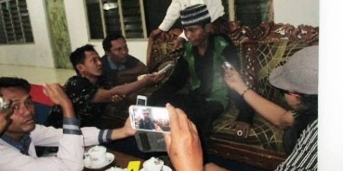 Mahdi menceritakan proses penculikan yang menimpa dia hingga diselamatkan tim Densus 88. (Faisal/BANGSAONLINE)