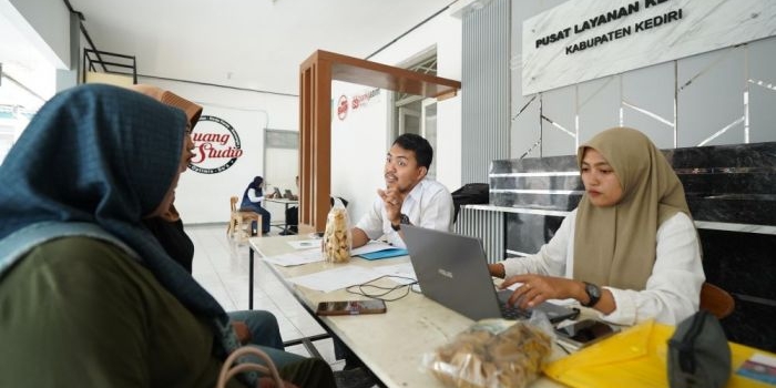 bupati-kediri-alokasikan-bantuan-modal-bagi-5-446-umkm-di-2025