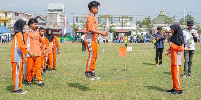 Kompetisi lompat tali salah satu olahraga yang diperlombakan. Foto: Ist.