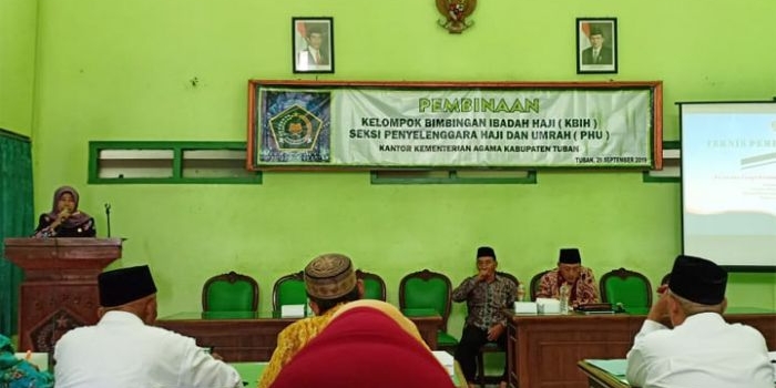 Kasi Penyelenggara Haji dan Umrah Kemenag Tuban, Umi Kulsum saat membuka kegiatan.