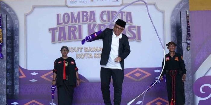 lomba-tari-pecut-samandiman-meriahkan-hari-jadi-kota-kediri-ke-1146-di-goa-selomangleng