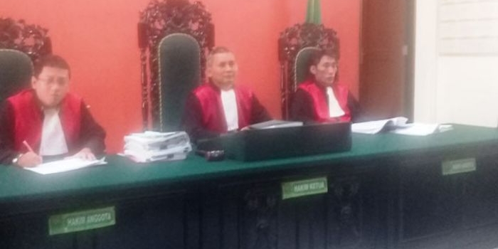 Hakim yang menyidangkan kasus tudingan pencurian listrik.