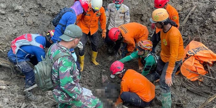 seluruh-korban-longsor-di-trenggalek-berhasil-ditemukan-proses-evakuasi-resmi-ditutup
