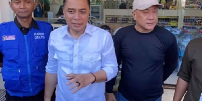 jukir-resmi-di-jalan-kartini-surabaya-diintimidasi-preman-ini-kata-eri-cahyadi