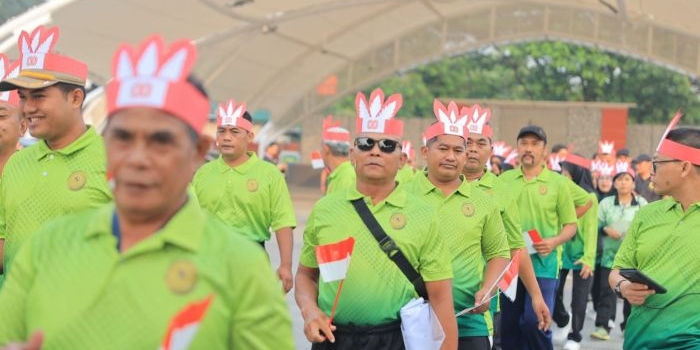 sambut-hut-ri-dan-ma-ke-80-pengadilan-kota-madiun-gelar-jalan-sehat-dan-public-campaign