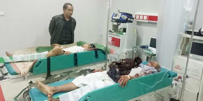 Korban luka-luka langsung dirujuk ke rumah sakit. foto: SUWANDI/ BANGSAONLINE