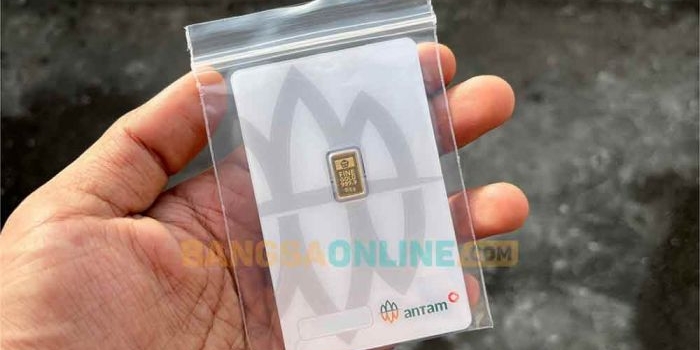 Harga emas antam per hari ini naik Rp12 ribu. Foto: Sulthon/Bangsaonline.