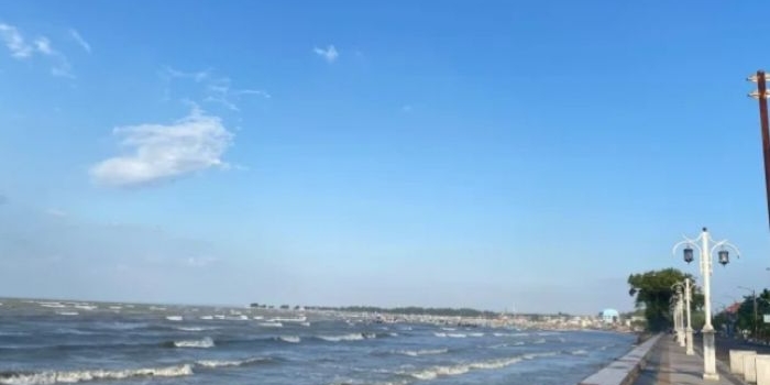bmkg-tuban-peringatkan-gelombang-laut-capai-25-meter-nelayan-diminta-waspada