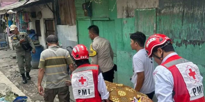 nahas-lansia-73-tahun-di-surabaya-terserempet-kereta-api