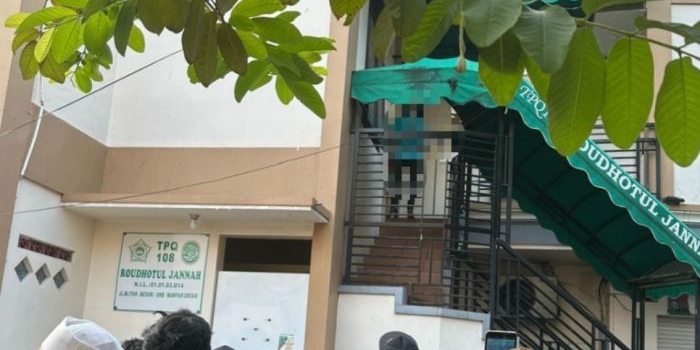 driver-ojol-asal-surabaya-tewas-diduga-gantung-diri-di-masjid-kawasan-manyar-gresik