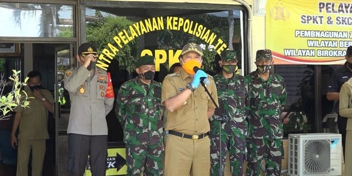 Gus Irsyad saat jumpa pers di Polsek Gempol.