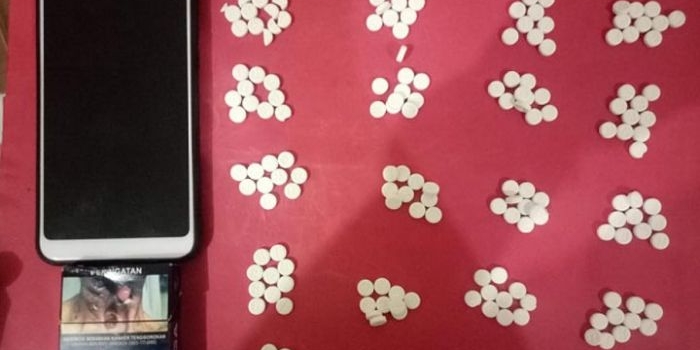 Barang bukti yang diamankan dari penangkapan tersang narkoba Aan.
